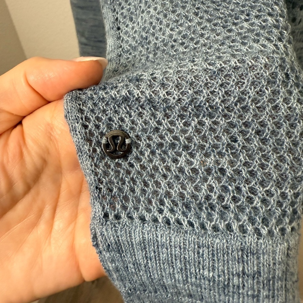 Lululemon-Well Being Crew Sweater *Linen-
Heathered Sailboat/Classic Navy Small - Picture 7 of 11